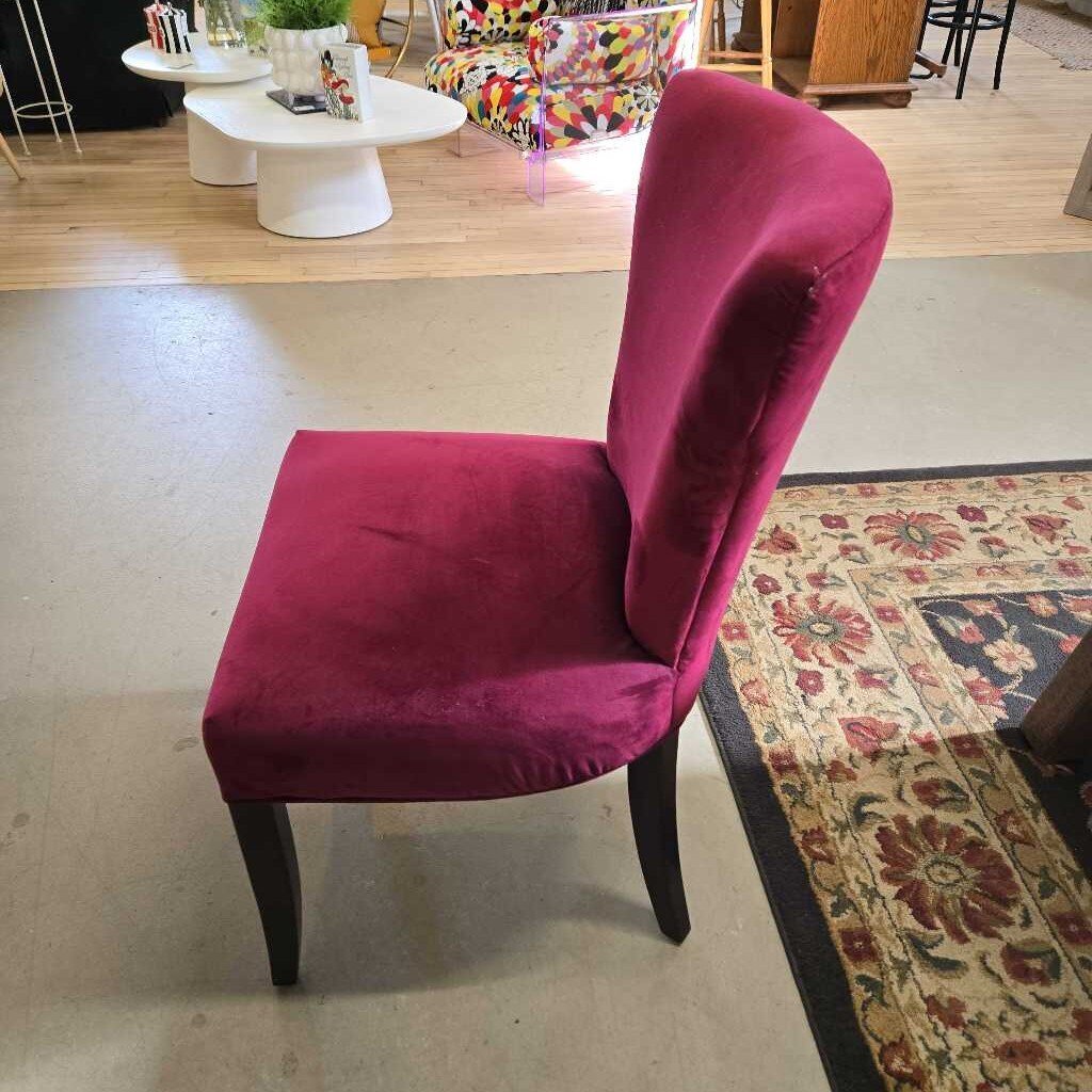 RED VELVET ACCENT CHAIR