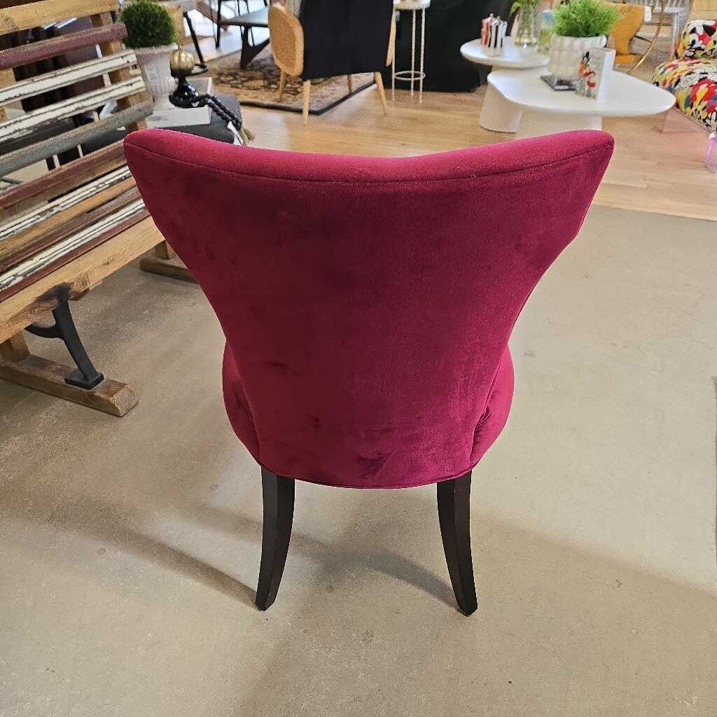 RED VELVET ACCENT CHAIR