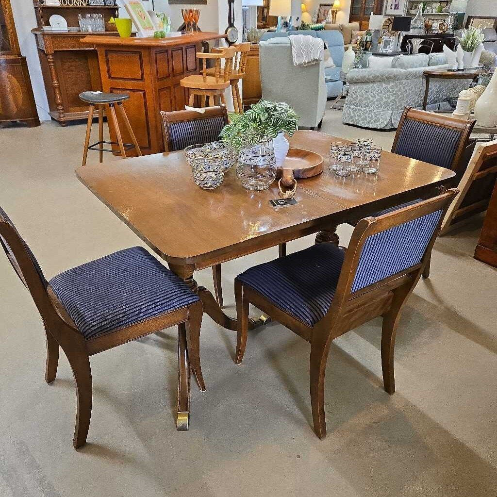 DOUBLE PEDESTAL CLAW FOOT TABLE/4 CHAIRS & 2 12" LEAVES