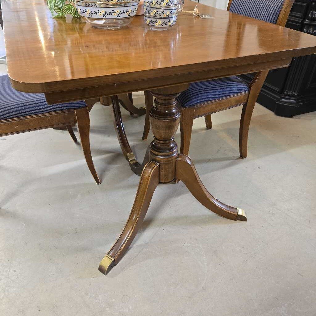 DOUBLE PEDESTAL CLAW FOOT TABLE/4 CHAIRS & 2 12" LEAVES