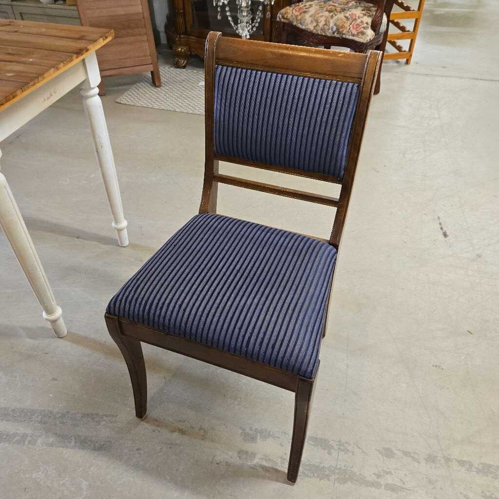 DOUBLE PEDESTAL CLAW FOOT TABLE/4 CHAIRS & 2 12" LEAVES
