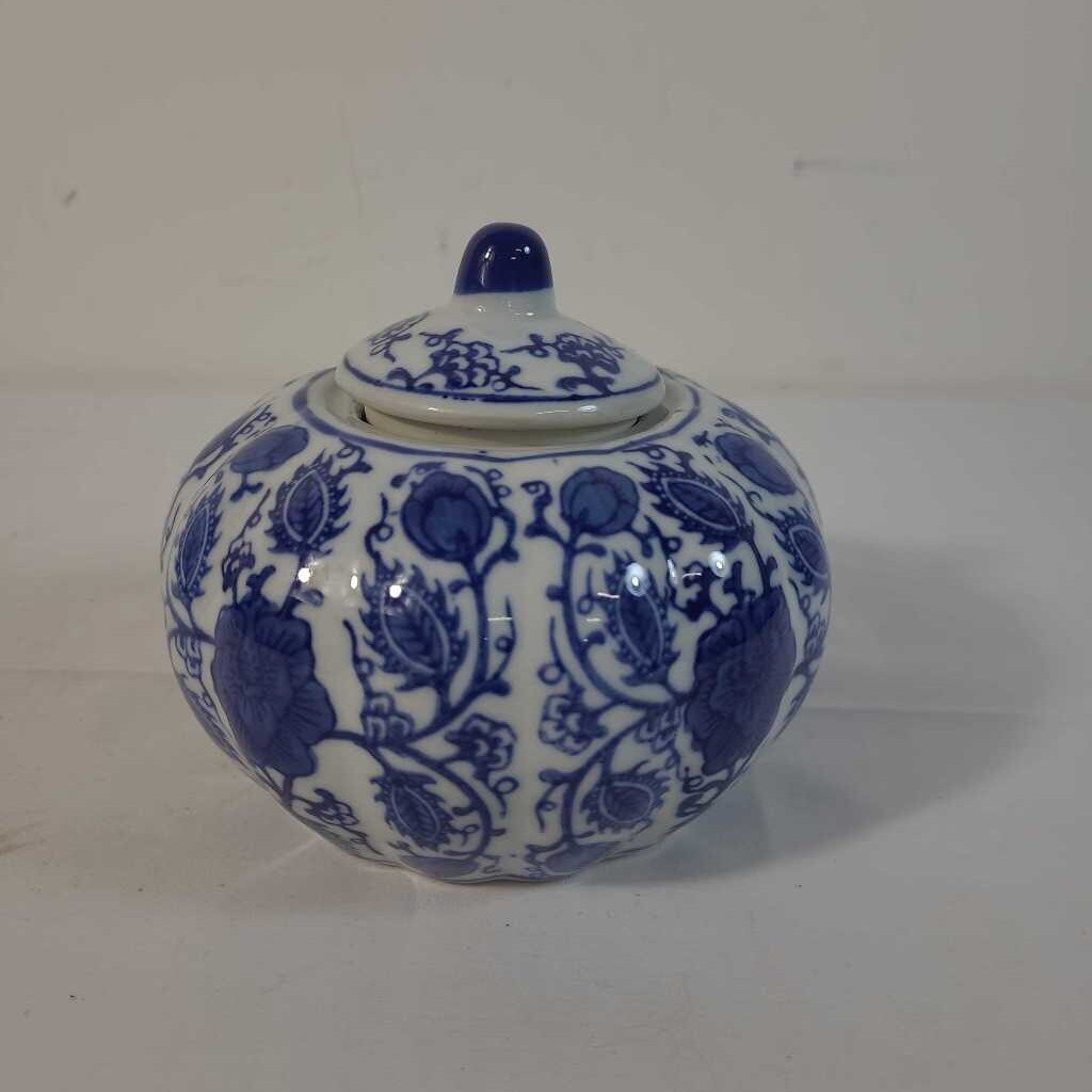BLUE/ WHITE GINGER JAR