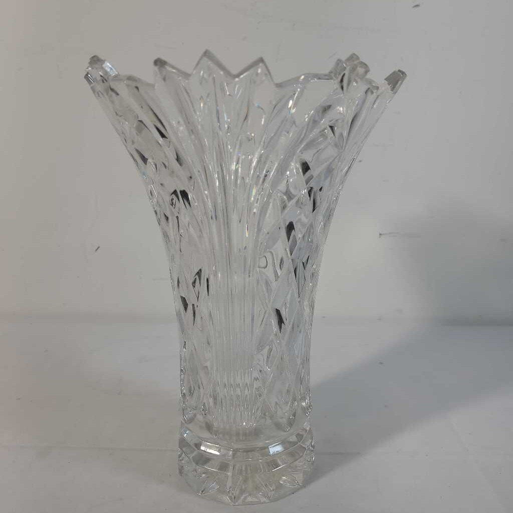 CRYSTAL FLARED SAWTOOTH VASE