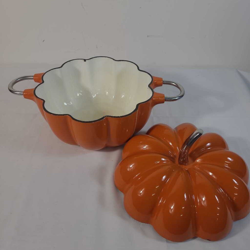 ENAMELED CAST IRON PUMPKIN DUTCH OVEN