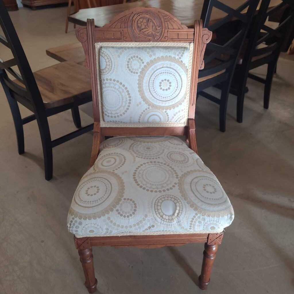 EASTLAKE ACCENT CHAIR