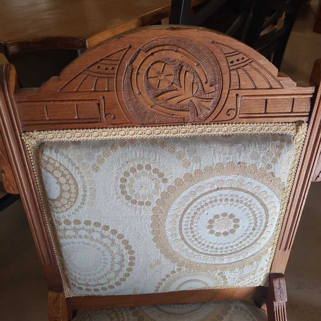 EASTLAKE ACCENT CHAIR