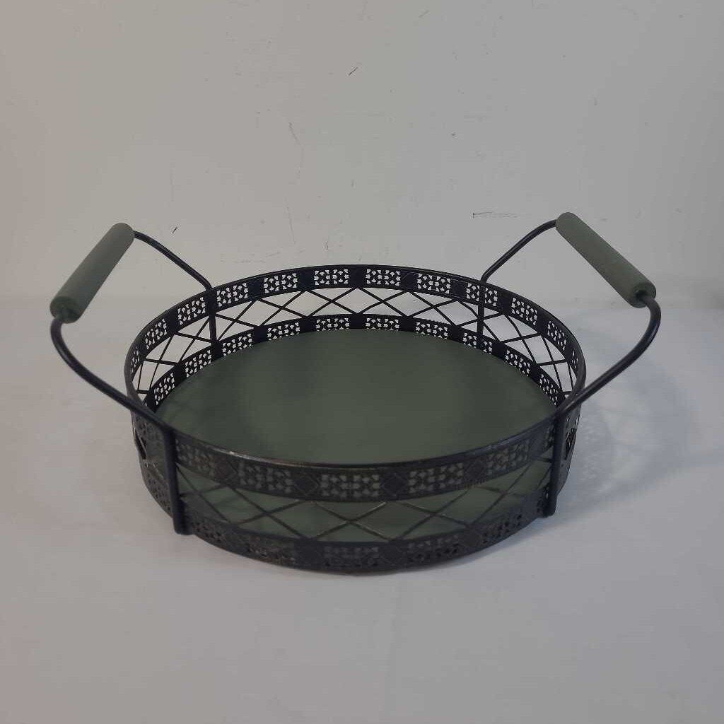 ROUND TRAY W/GREEN HANDLES & BASE