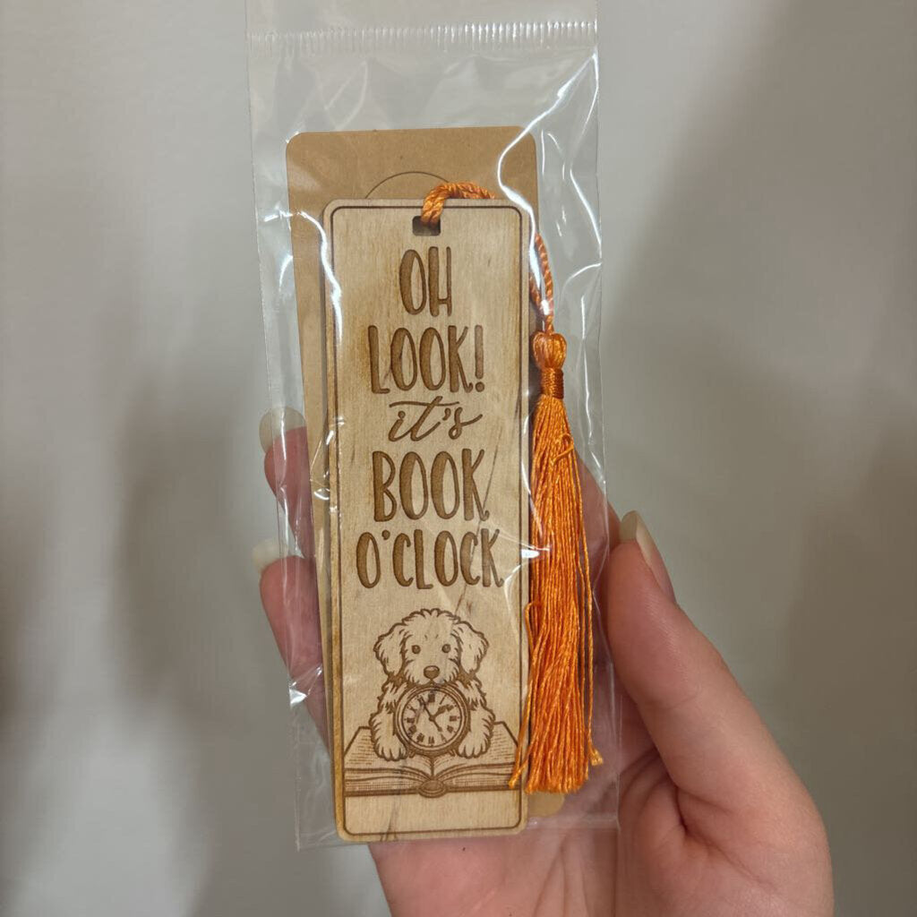 BOOKMARK - Oh Look! It's Book O'Clock