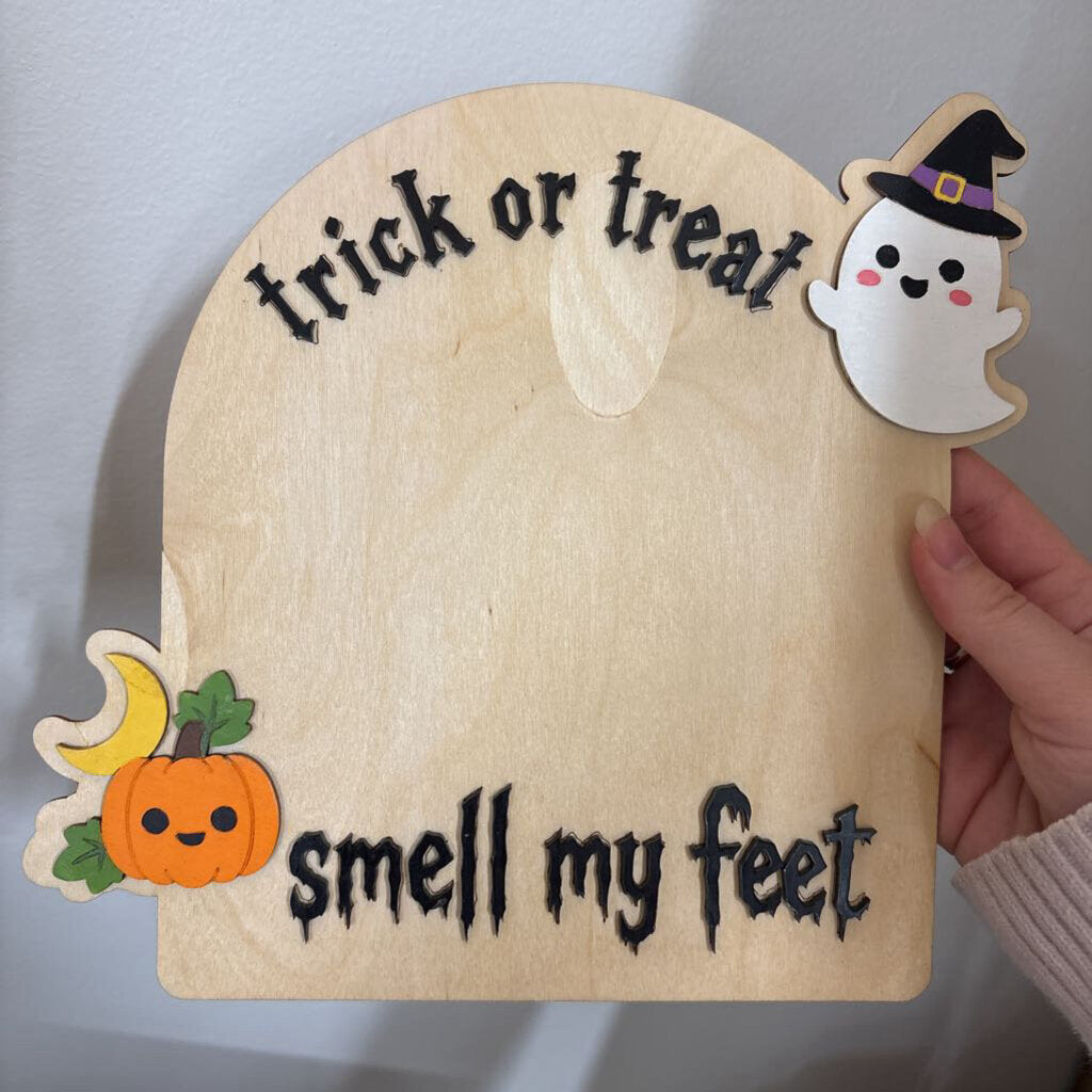 Trick or Treat smell my feet ghost and pumpkin (small)