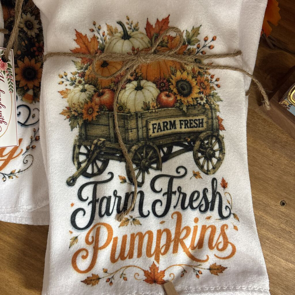 Fall towel- Farm Fresh Pumpkis