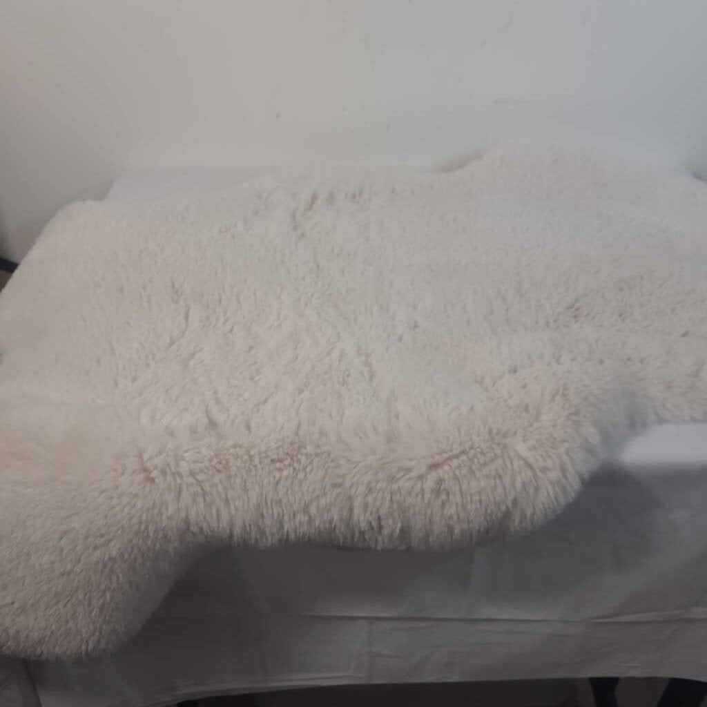 FAUX FUR RUG