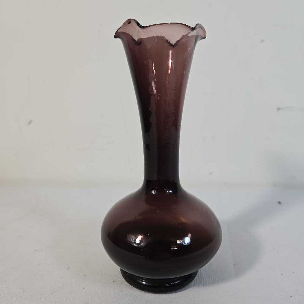 AMETHYST PURPLE GLASS BUD VASE
