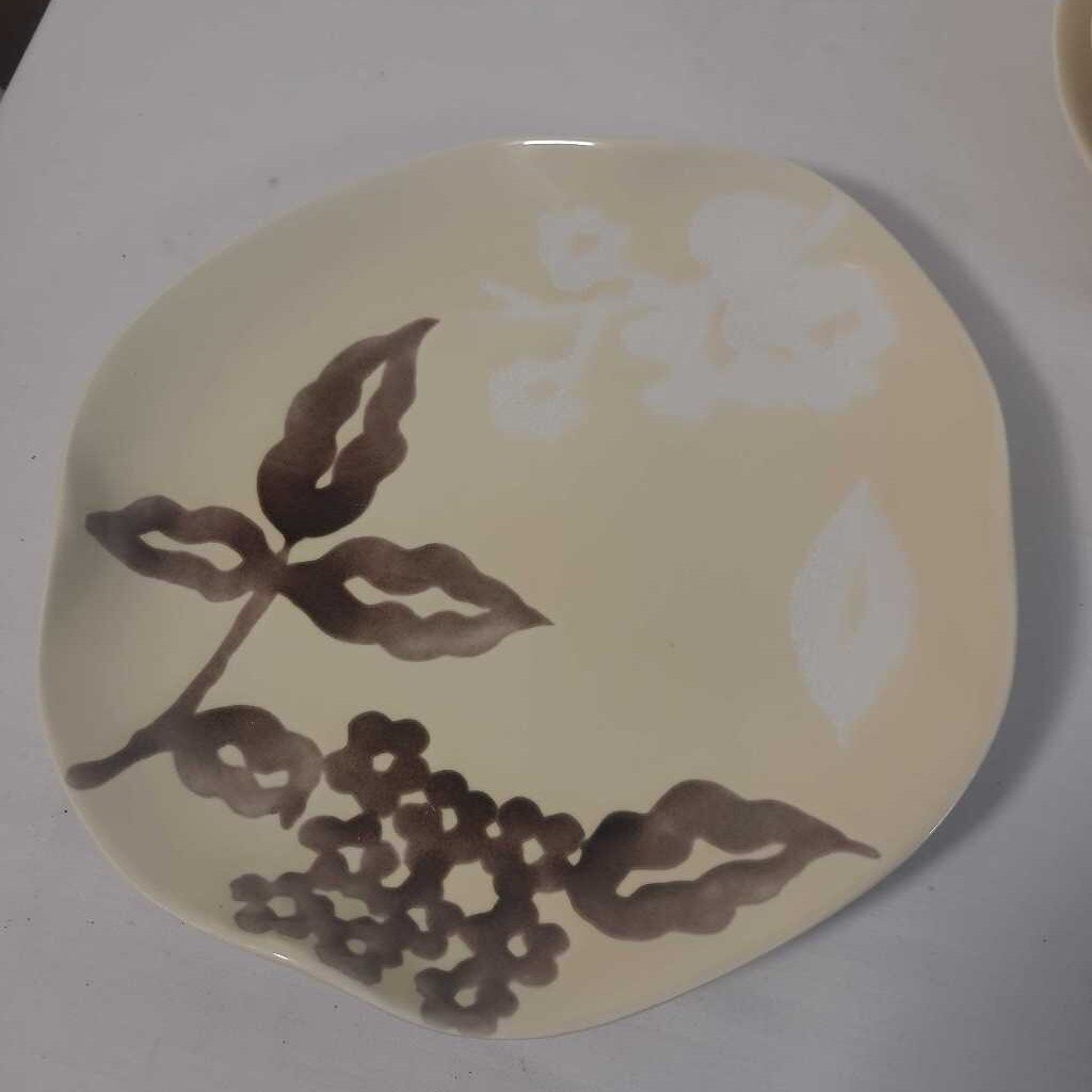S/8 CREAM LUNCH PLATES W/ BROWN & WHITE PATTERN