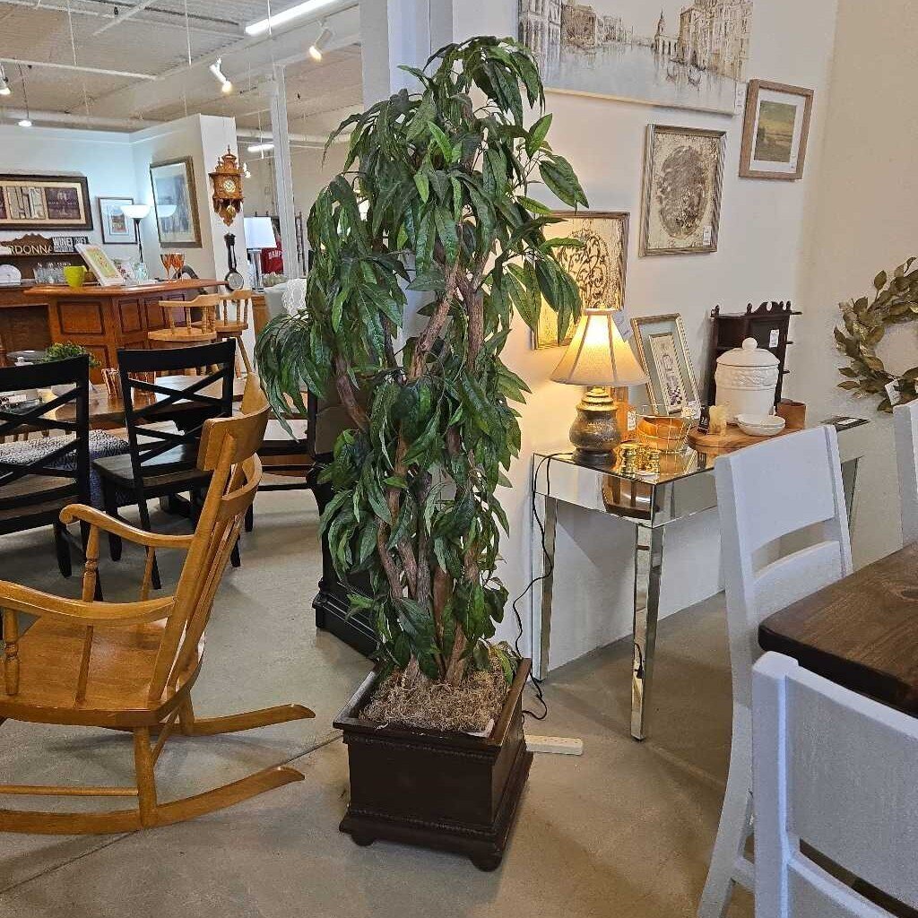 ARTIFICIAL TREE IN POT