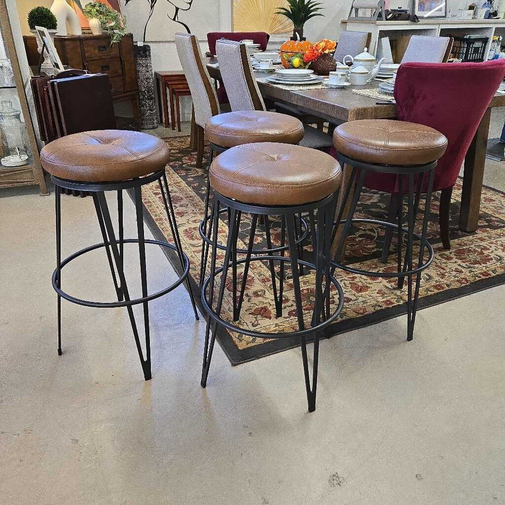 S/4 COGNAC & BLACK BARSTOOLS
