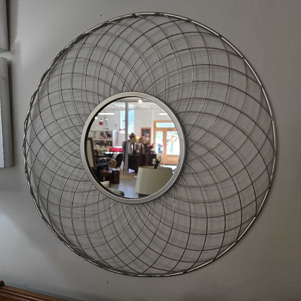 28" ROUND SILVER MIRROR