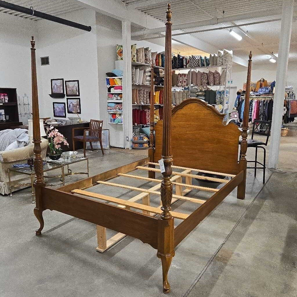 THOMASVILLE QUEEN 4 POSTER BED