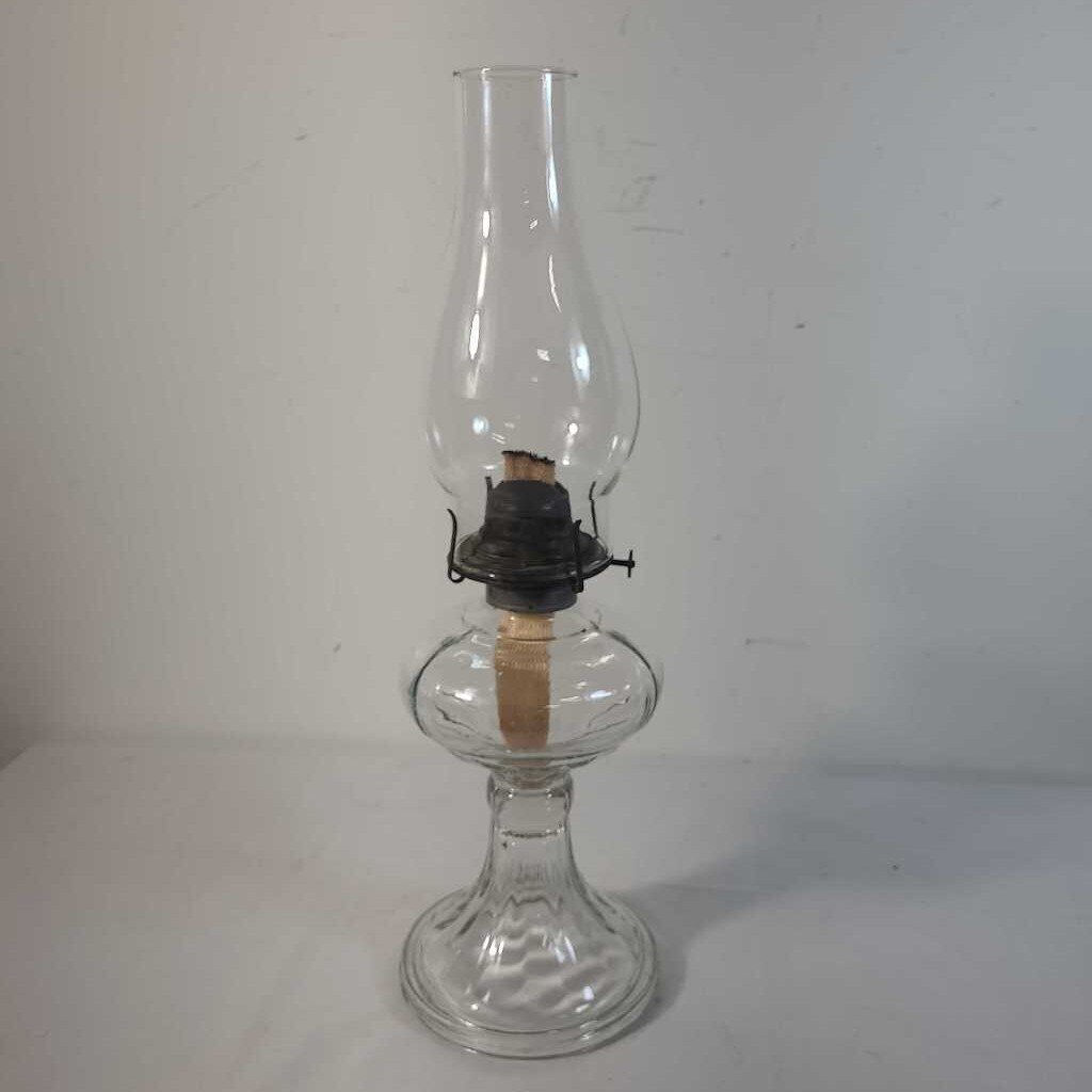 VTG CLEAR PRESSED GLASS OIL LAMP