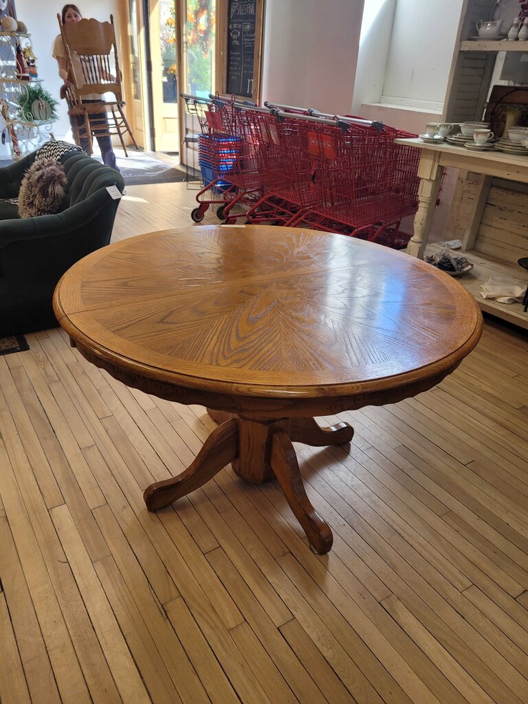 OAK PEDESTEL TABLE W? 6 PRESSBACK CHAIRS 1-24" LEAF