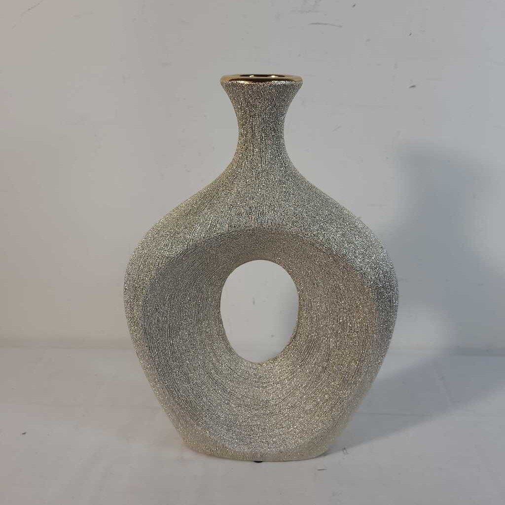 GOLD VASE W/CUTOUT