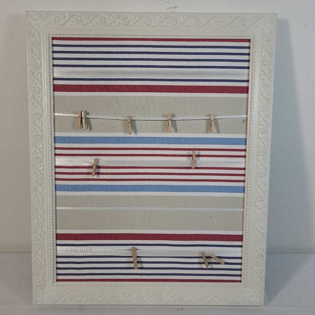 CLIPBOARD W/STRIPED BACKGROUND