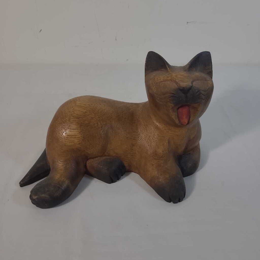 WOODEN YAWNING CAT