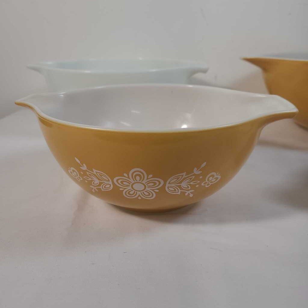 S/4 VTG PYREX NESTING BUTTERFLY GOLD CINDERELLA MIXING BOWLS