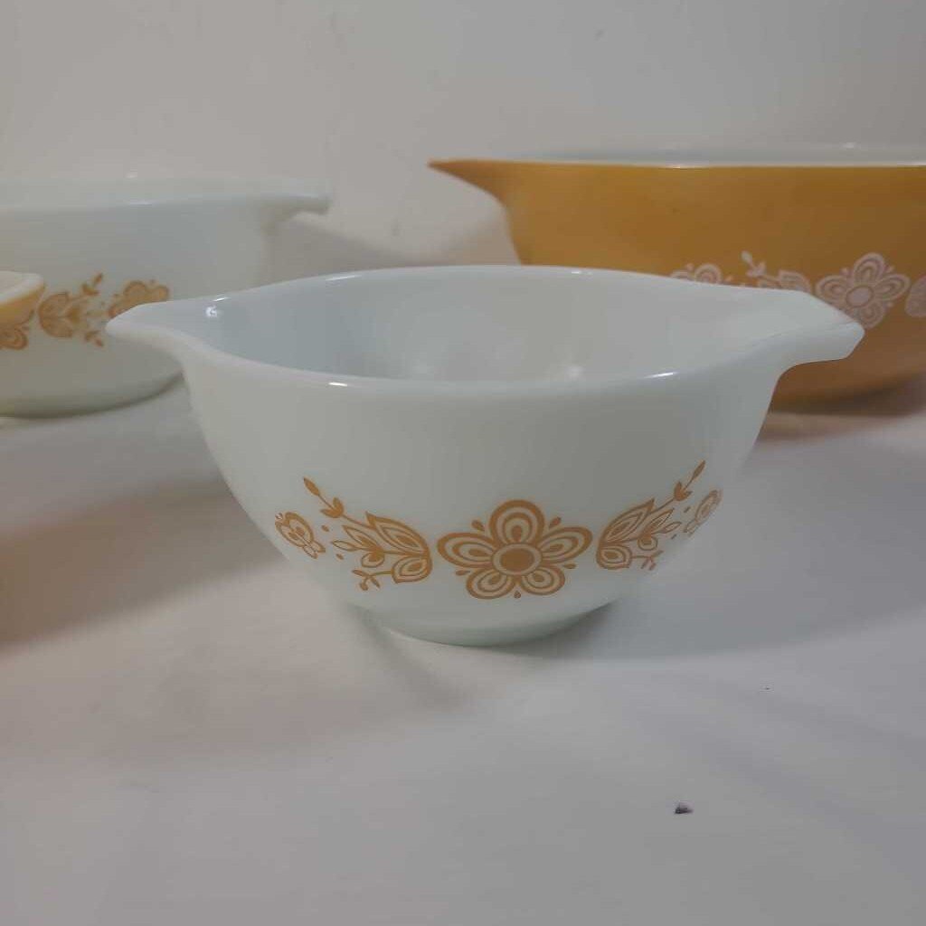 S/4 VTG PYREX NESTING BUTTERFLY GOLD CINDERELLA MIXING BOWLS