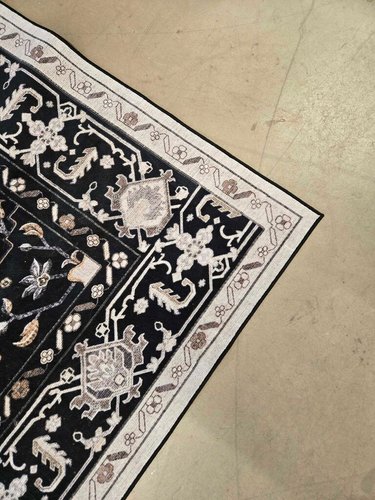 8'X10' WASHABLE AREA RUG