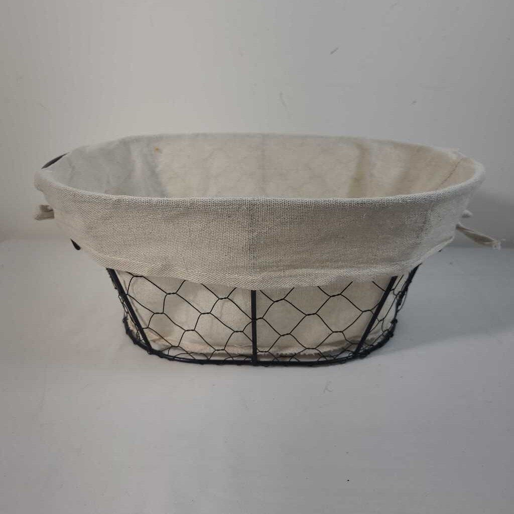 LINED BLACK WIRE BASKET
