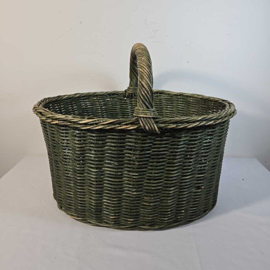 HANDLED GREEN BASKET