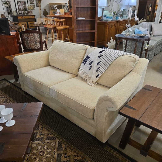 IVORY APARTMENT SOFA