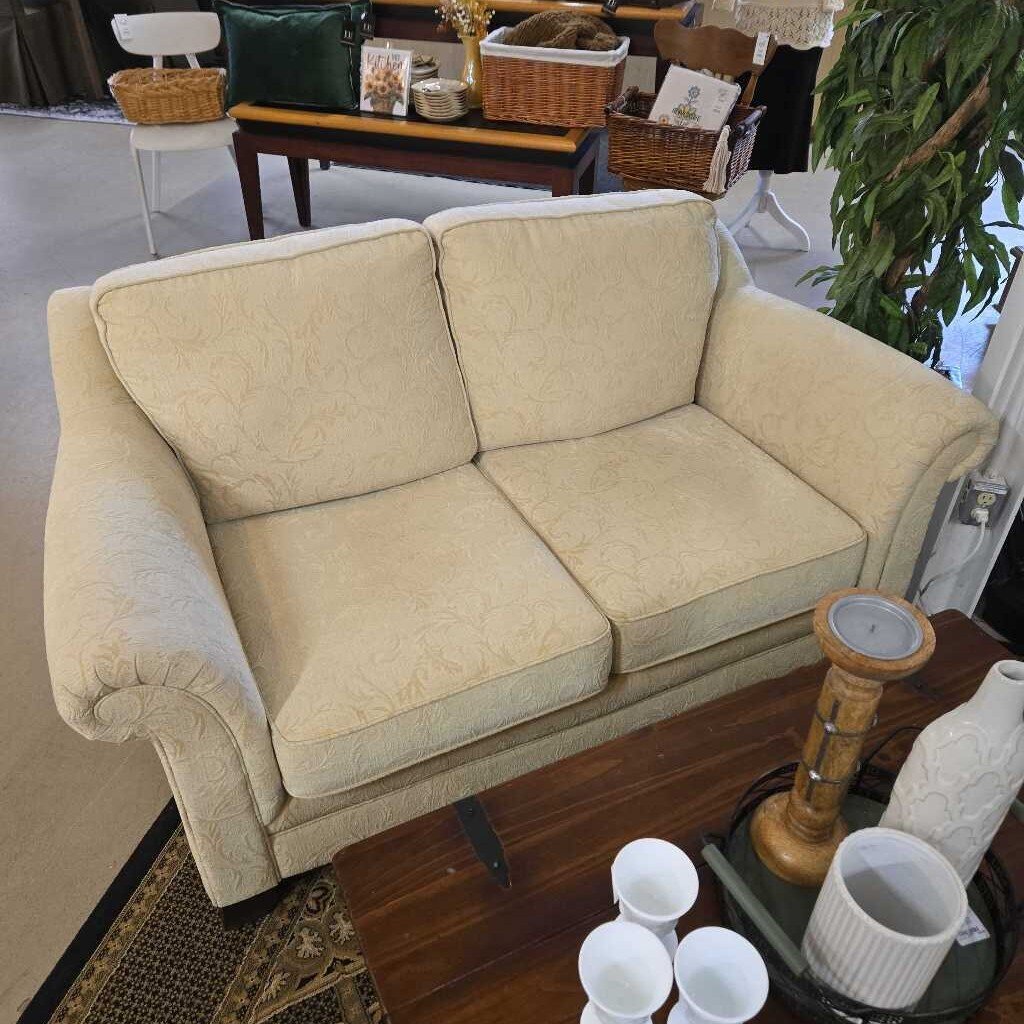 IVORY APARTMENT LOVESEAT