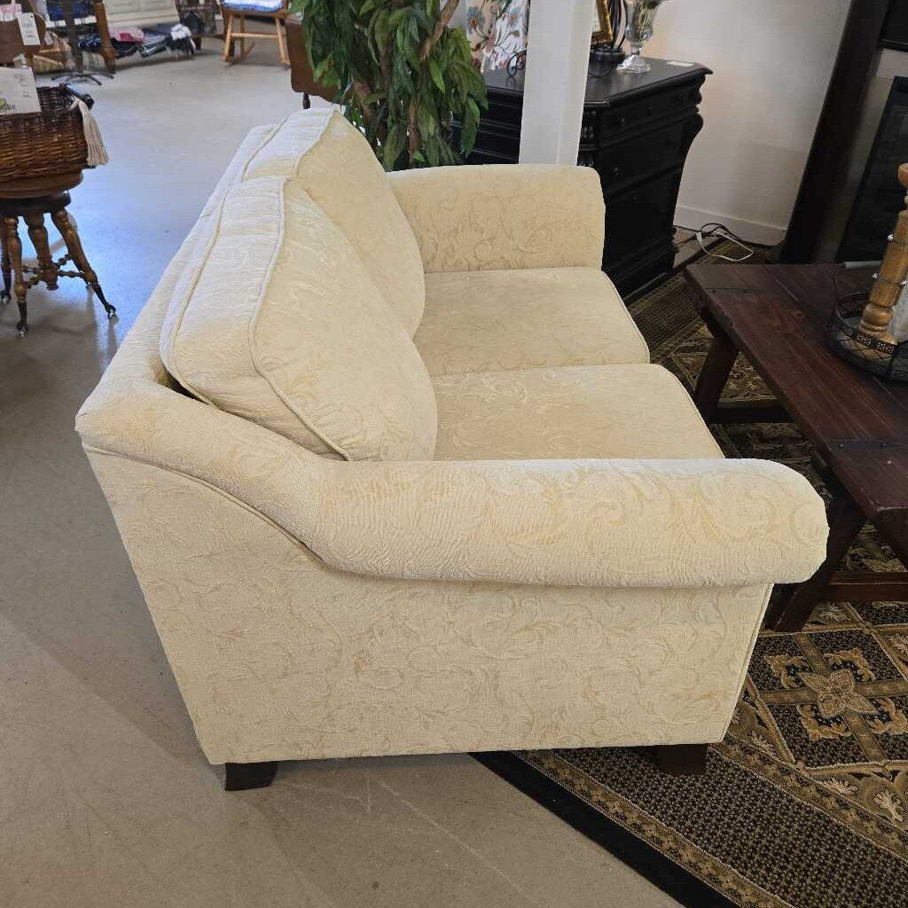 IVORY APARTMENT LOVESEAT