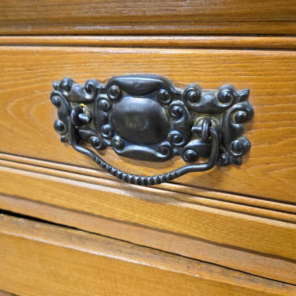 ANTIQUE FLAT TO WALL
