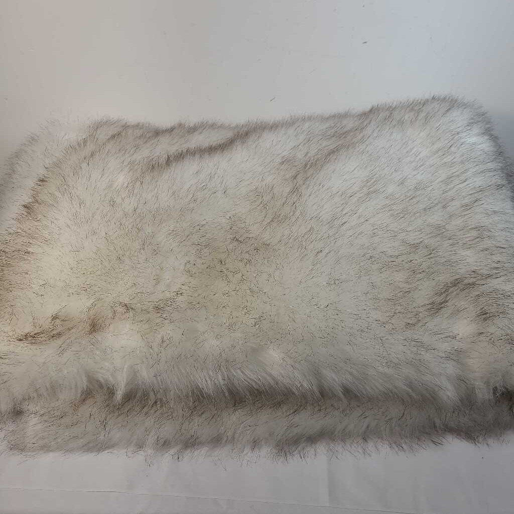OFF WHITE FAUX FUR BLANKET