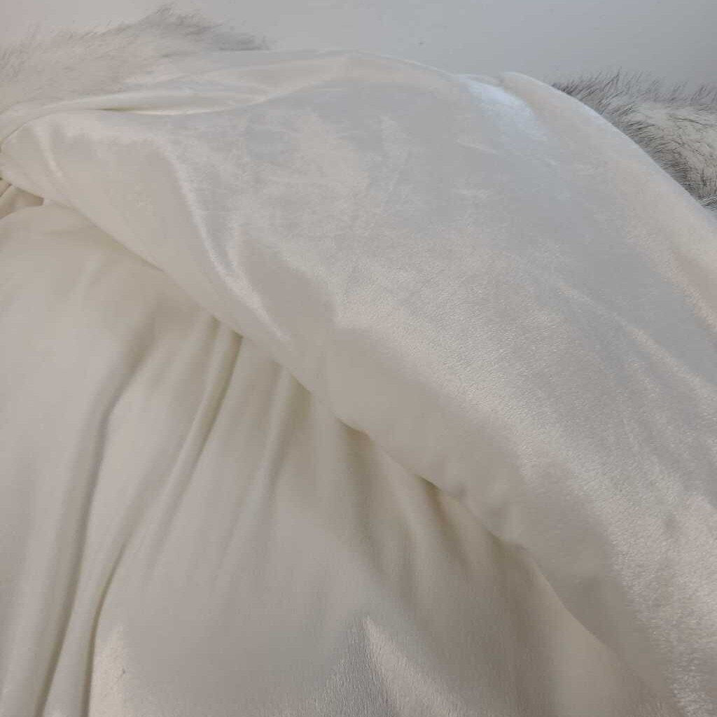 OFF WHITE FAUX FUR BLANKET