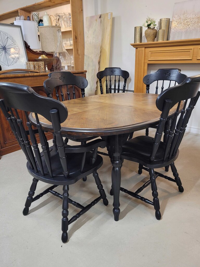 NEWLY REFINISHD 60" TABLE W/2~12' LEAVES & 6 CHAIRS