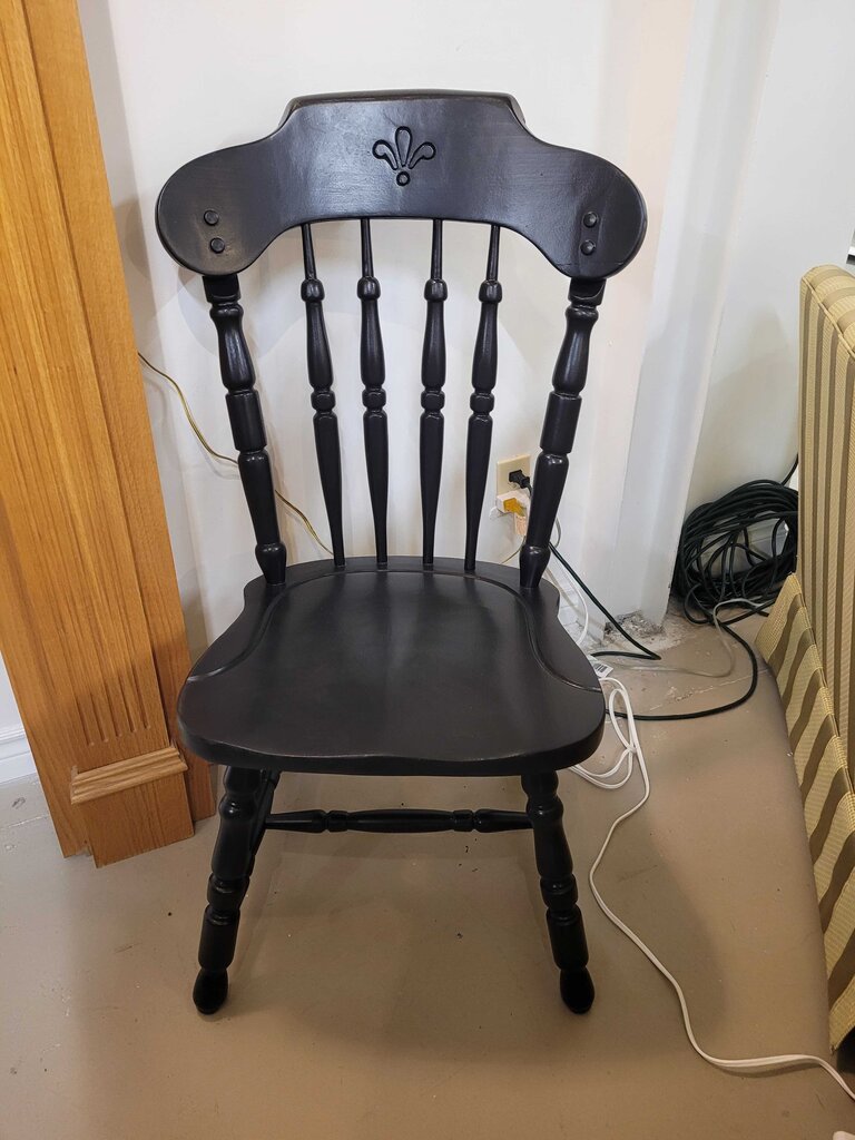 NEWLY REFINISHD 60" TABLE W/2~12' LEAVES & 6 CHAIRS