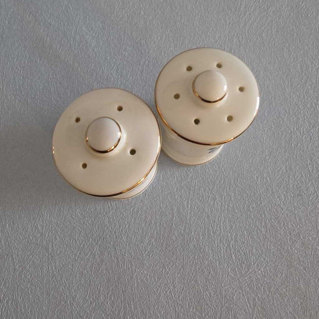 1960s DISNEY MICKEY MOUSE Salt & Pepper Shakers