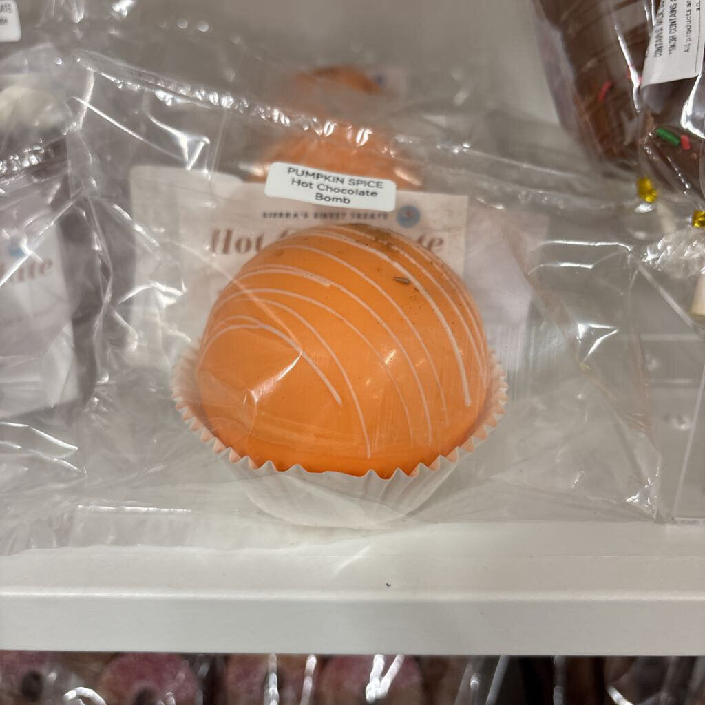 PUMPKIN SPICE HOT CHOCOLATE BOMB