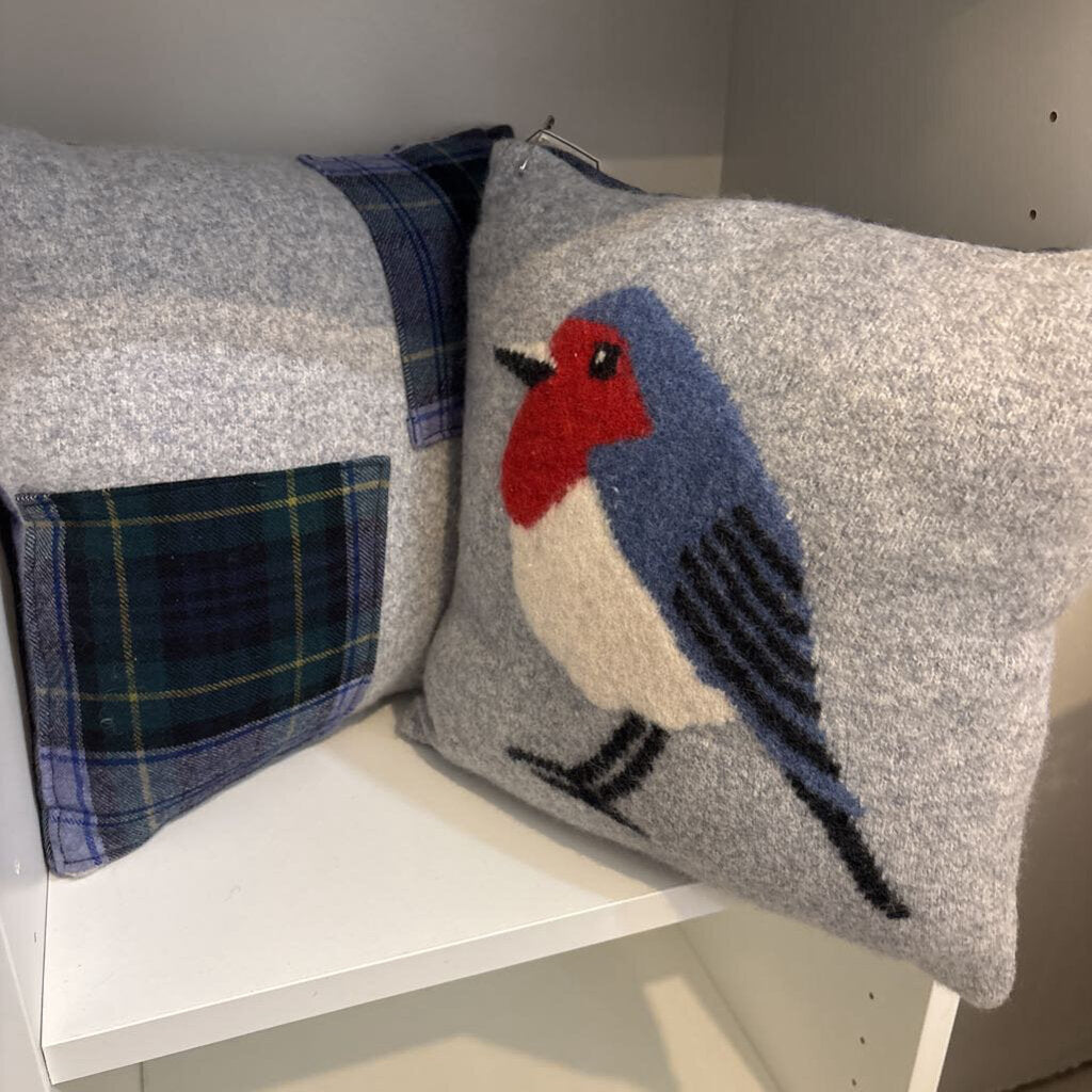 Small bird pillow pair