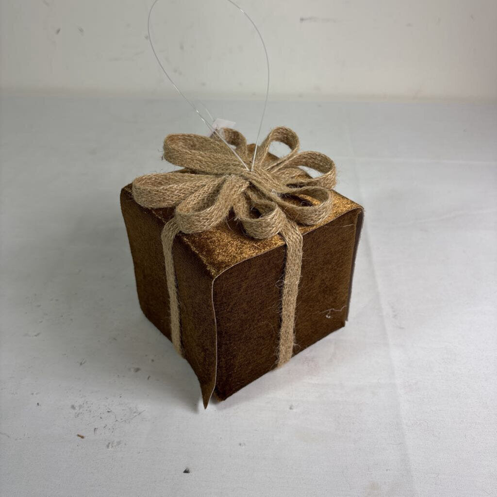 VELVET GIFT BOX ORANAMENT - BROWN