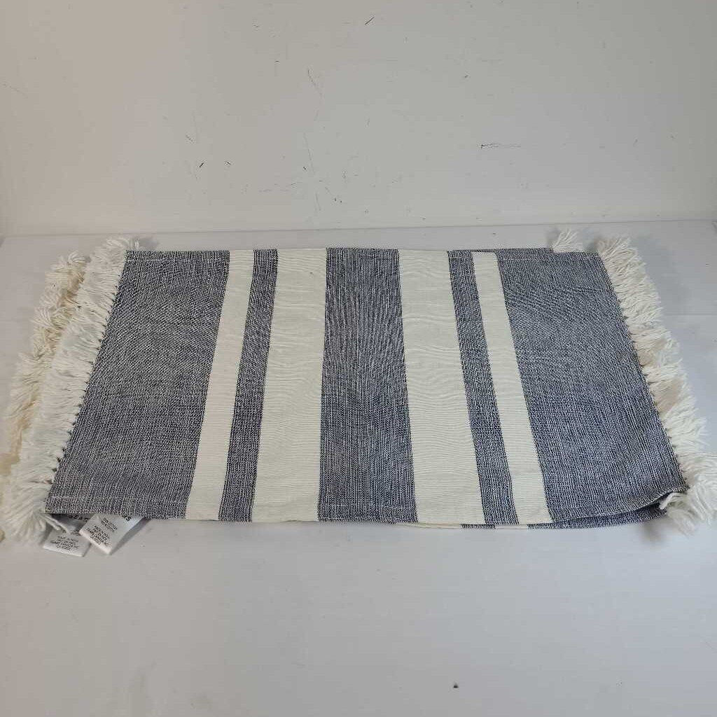 S/4 GREY & WHITE STRIPE PLACEMATS