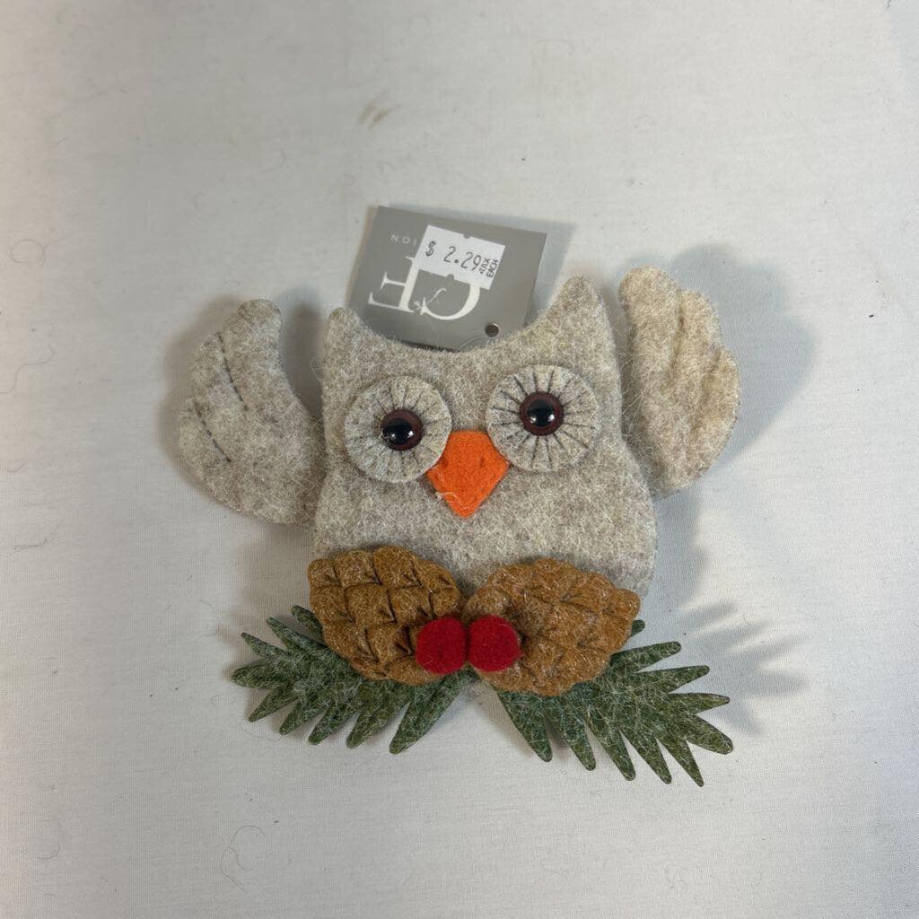 FELT OWL ORNAMENT - RED/BEIGE/GREEN