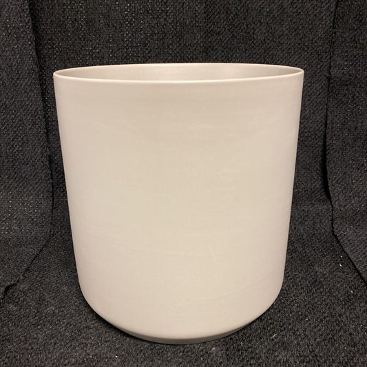 8.5" KENDALL POT GREY