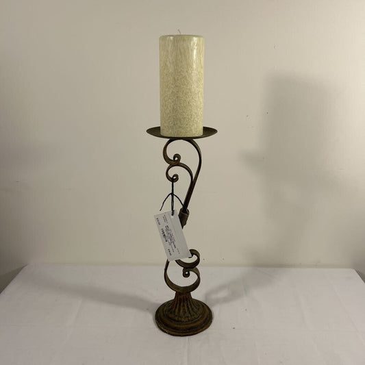 METAL CANDLE HOLDER W/PILLAR CANDLE