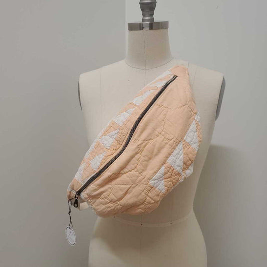 PEACH OVERSIZED QUILTED FANNY PACK